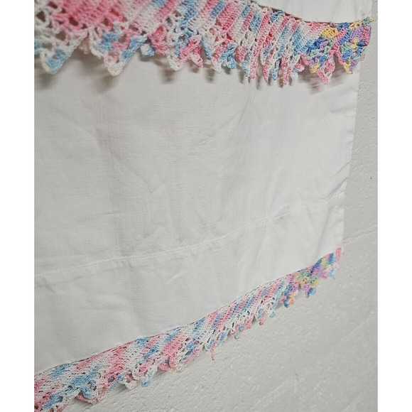 Vintage Pair of Cotton Pillowcases Crocheted Edges Handmade Cottagecore - Picture 3 of 12
